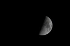 ennesima prova della luna,
paragon 400mm M42 + teleconverter 2x su NEX 5R
ISO 100
t 1/15 sec
F 16