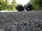 Un autoscatto durante un viaggio in moto, tutto sbagliato, la fotocamera si muove. Il risultato, per a me piace tanto...