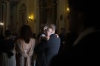 Classica scena da matrimonio: la cerimonia  lunga ed i bimbi si annoiano. Il pap ha preso in braccia la bimba per calmarla e si  collocato in un cono di luce. Ho scattato d'istinto. Voi che ne pensate? :)