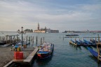 Prime luci della mattina Venezia si prepara
Scattata da dove passano tutti, almeno una volta.

critiche ben accette