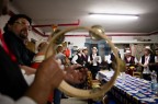 Canti tradizionali in occasione di una serenata per un matrimonio.