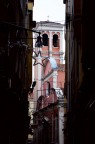 Fra i vicoli di venezia