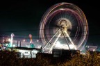 durante la fiera della mia citt ho fatto questo scatto alla ruota panoramica...so che ci sono elementi di disturbo quali i fili della luce...ma per cause di forza maggiori era l'unica inquadratura che poteva essere utile. i dati di scatto sono:20" f16 iso 400...aspetto commenti costruttivi...
