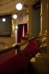 assistendo ad una cerimonia in un piccolo teatro, prova di foto all'ambiente circostante. noto un certo rumore, che non trovo poi cos giustificato dagli ISO utilizzati. Consigli per situazioni come queste?