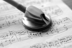 Ausculto la musica