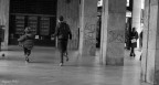 Spazi - Reparti
L'uomo fin da sempre sente il bisogno di crearsi e di usufruire dei propri spazi.
C' chi ne usufruisce per giocare.. chi per passeggiare..
Non esistono poi cos tante regole al giorno d'oggi..ne luoghi fissi dove svolgere determinate discipline ecc.. 
L'uomo invade secondo i propri interessi.