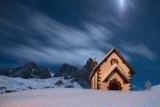 Avevo in mente da tempo questo scatto ma la zona  particolarmente insidiosa, meteorologicamente parlando, in quanto le nubi nascondono, spesso e volentieri, le Pale di San Martino. Non  la prima volta che mi faccio un paio d'ore di auto e poi sono costretto a tornare indietro per nebbia/nuvole in zona.