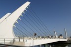 Una vista del ponte mobile di Ravenna. Dovendo testare il treppiedi nuovo ho scelto questo soggetto.
Ho cercato di accentuare la prospettiva sfruttando anche le geometrie del ponte. Peccato per il semaforo in primo piano che non mi piace molto, ma non avevo troppo spazio di manovra.
Ringrazio anticipatamente per ogni critica/consiglio.