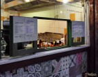 Antica tradizione napoletana di servire il cibo, soprattutto la fritturina, in cartocci avvolti come un cono, detto Cuoppo .