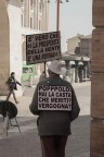 E' il mio secondo tentativo di foto street. 
Vorrei poter sapere dove migliorare.