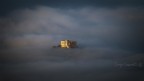 Foto del Castello dal Verme di Zavattarello, in una situazione eccezionale di nebbia (Novembre 2013). Commenti e critiche graditi.