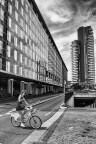 ragazza con bicicletta