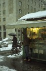 La prima foto che pubblico di quelle fatte a Milano con la neve.
Ne metter pianpiano qualcuna per non intasare. Era anni che non facevo street e sono arrugginito.

Sigma 24-70 2.8 a TA su reala.

Commenti e suggerimenti sono benvenuti.