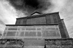 Teatro di Senigallia, terza "edizione". Il primo  and distrutto in un incendio nel 1838.  Fu ricostruito sulle sue ceneri "La Fenice".  A sua volta,  un terremoto nel 1930 lo rese inagibile per moltissimi anni. Nel 1996 fu inaugurato l'attuale Teatro La Fenice. Durante gli scavi vennero alla luce  reperti  di Epoca Romana conservati nell'omonimo Museo ------ Solo critiche costruttive ------