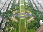 Un'immagne scattata dall'alto della Torre Eiffel a Parigi in una giornata veramente uggiosa (Lumix FZ1)