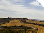 ...era matta, era tutta sbagliata. Era vera, se capisce quello che voglio dire. Era una strada piena di curve assurde, che correva in aperta campagna, senza preoccuparsi mai di tornare. Senza nemmeno sapere bene dove stava andando. Era una di quelle strada su cui ci si ammazza.