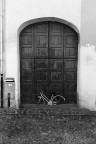 Mantova - 2014  Mi trovavo in visita in questa piccola cittadina fino a quando non ho notato questa bicicletta parcheggiata davanti al ...da li il titolo ...visto che  stata praticamente smontata