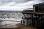 Questo pontile (North Pier) si trova a Blackpool in Inghilterra nella contea del Lancashire. Da queste parti le maree hanno picchi molto alti (la differenza fra bassa ed alta marea normalmente  intorno ai 5 metri ma pu arrivare anche fino a quasi 10 metri).
_____________________________
NIKON CORPORATION NIKON D3000
Apertura: f/5.0
Esposizione: 1/800 sec.
Lunghezza focale: 42 mm
ISO: 100
______________________
Commenti e critiche sempre ben accetti. Grazie
