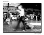 Stazione di Firenze la scorsa estate in attesa di tornare a Roma.

Ho optato per un forte contrasto per enfatizzare la freneticit e la caoticit del quotidiano vivere.

Si attendono critiche e commenti.

Felix.