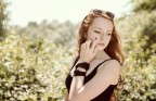 Altra foto con la stessa modella(una mia carissima amica) sempre nata per caso mentre facevamo una passeggiata in un parco. Mi da' sempre la sensazione di naturalezza(scusate ma non sono molto bravo con le descrizioni :P)