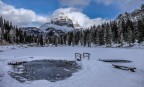 Al lago di Antorno con le Tre Cime di Lavaredo Al lago di Antorno con le Tre Cime di Lavaredo