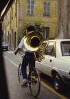 sar la musica che gira intorno