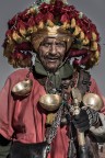 Un Garrab (venditore di acqua), un otre in pelle di capra portato a zaino pieno di acqua (presumibilmente potabile..), un cappello di paglia con ornamenti colorati e ciotole di ottone appese addosso dalle quali bere. 
Viso, occhi e vestiti lisi dal sole.