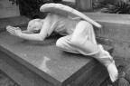 Scultura collocata nel cimitero acattolico nel rione Testaccio, a Roma