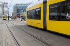 La mia prova era fare uno foto con il tema della profondit di campo. Ho atteso di spalle  il tram in primo piano mettendolo a fuoco, mentre l'altro sullo sfondo si avvicinava. Spero che l'effetto profondit di campo sia riuscito.