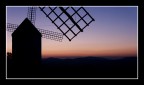 Contraluz de un molino que pertenece a la "Ruta de D. Quijote" en la zona de la Mancha (Espaa).