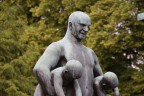 f5.6 / 106mm / 1/160
Sono ai miei primi scatti. Qui ho provato a mettere in pratica il detto "se non riesci a raccontare tutto, racconta una parte". Non riuscivo a fare una foto decente della statua intera per via dello sfondo troppo confuso e non volevo una foto come questa:

https://goo.gl/YhyOOw

quindi ho deciso di stringere l'inquadratura e inserire soltanto una parte della statua cos da avere uno sfondo pi uniforme.