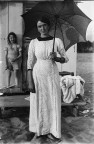 Donna con ombrellino