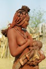 Donna Himba con il suo bimbo...