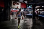 Entrare nella Gleason's Gym di New York, la palestra al 77 Front Street, in un quartiere popolare di Brooklyn, dove si sono allenati i pi grandi pugili della storia, ha significato per me restituire attraverso le immagini, latmosfera di questo luogo fantastico.