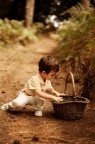 nel bosco delle fate. Mio figlio, in un  altro scatto creduto perso o forse recuperato. A voi il giudizio. Grazie.