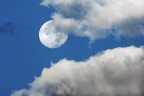 Luna tra le nuvole