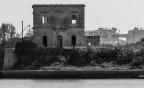Questa costruzione in rovina da moltissimi anni  situata nella zona industriale della mia citt. Un tempo si riteneva fosse infestata da anime, in quanto nelle ore notturne dalle sue aperture si potevano scorgere delle luci considerate non molto terrene. La spiegazione a tale accadimento, che tuttora si racconta tra la gente, sta nel fatto che probabilmente quella costruzione venisse utilizzata dai contrabbandieri di sigarette come base di ritrovo.