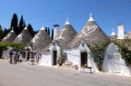 Questa foto l'ho scattata ieri mentre facevo una passeggiata tra le vie di Alberobello.
Dati EXIF: 
ISO 100
Apertura diaframma: f9
Tempo di scatto:1/300
Suggerimenti e critiche sempre ben accetti.