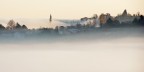 Profilo collinare tra le nebbie