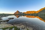 Il Monte Chersogno si specchia nel lago Camoscere all'alba. Alpi Cozie - Valle Maira - Cuneo