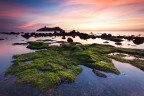 Alba dai colori accesi nella costa sud occidentale della Sardegna