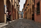 Dozza  considerato uno dei pi caratteristici borghi medievali del' Appennino Tosco Emiliano,  resa unica dai numerosi dipinti che ne abbelliscono le facciate delle case e ne conferiscono un aspetto caratteristico.