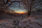 Una alba invernale in appennino ligure. Blend di 2 foto riprese in bkt