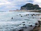 Il mare impetuoso al tramonto