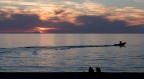 Vista da Gioia Tauro di una delle isole eolie al tramonto.