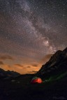 Notte sotto le stelle in un lussuoso hotel illuminato. 
Colle del Maurin - Valle Maira - Cuneo