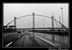 Mentre tornavamo in macchina ho visto questo ponte e gli ho scattato una foto, le righe che si vedono sono lasciate da gocce d'acqua sul parabrezza della macchina, non le ho eliminate per meglio evidenziare la pioggia. 

Sull'esperienza della foto precedente, l'ho convertita in bianco e nero e l'ho resa un po' piu' incisiva. 

Mi date per favore i vostri giudizi?