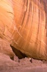 Canyon de Chelly, Riserva indiana Navajo, Arizona. 
Si tratta delle rovine di un insediamento abitativo realizzato dai Popoli Ancestrali, ossia dagli antenati degli odierni nativi americani. Come tutti gli insediamenti Anasazi si trovava, per ragioni difensive, in luoghi difficilmente accessibili.