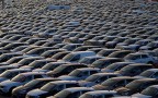 Un tappeto di vetro e acciaio