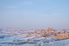 Uno scorcio del mio paese, Longiano (FC) dopo la nevicata di fine febbraio 2018.

Sempre in dubbio su quanto spazio dare al cielo, e quanto ai campi...
Poi la fretta di dover andare al lavoro non aiuta!!